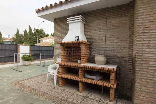 Chalet junto a la Avenida de la Libertad - foto 2