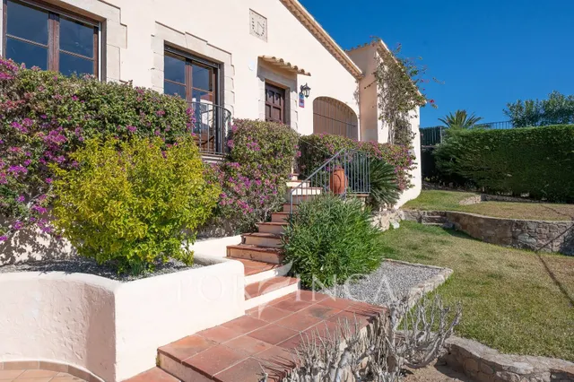 Villa de estilo mediterráneo con vistas panorámicas al mar c - foto 4