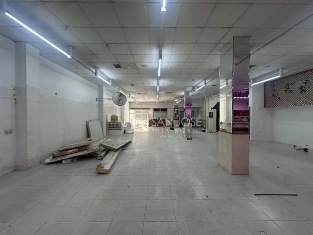 Se vende local comercial con sotano preparado para supermercado en buena zona de Aspe — 11