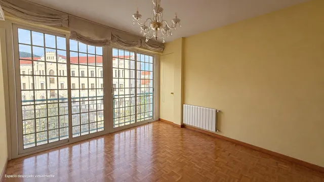 Amplia vivienda de 4 habitaciones con terraza acristalada, chimenea y aparcamiento — 19