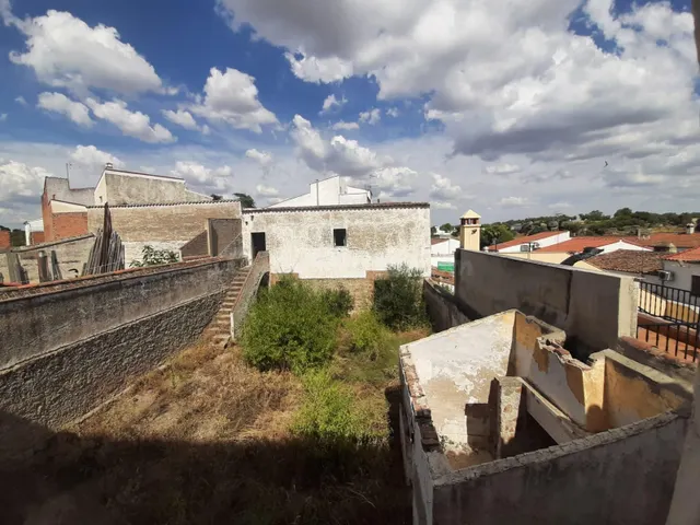 Gran casa con patio amplio en Malpartida de Cáceres - foto 3