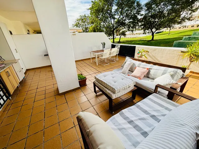 PISO DE TRES DORMITORIOS CON VISTAS AL CAMPO DEL GOLF — 27
