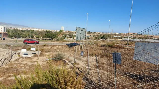 Solar en venta en La Loma para duplex con sotano — 2