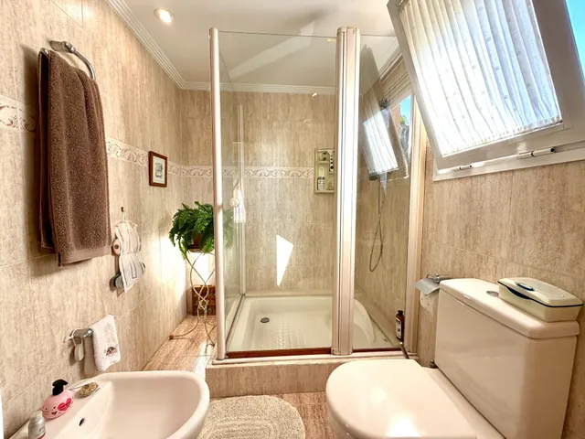 Chalet adosado esquinero con jardín privado, terrazas y garaje doble en La Patacona — 35