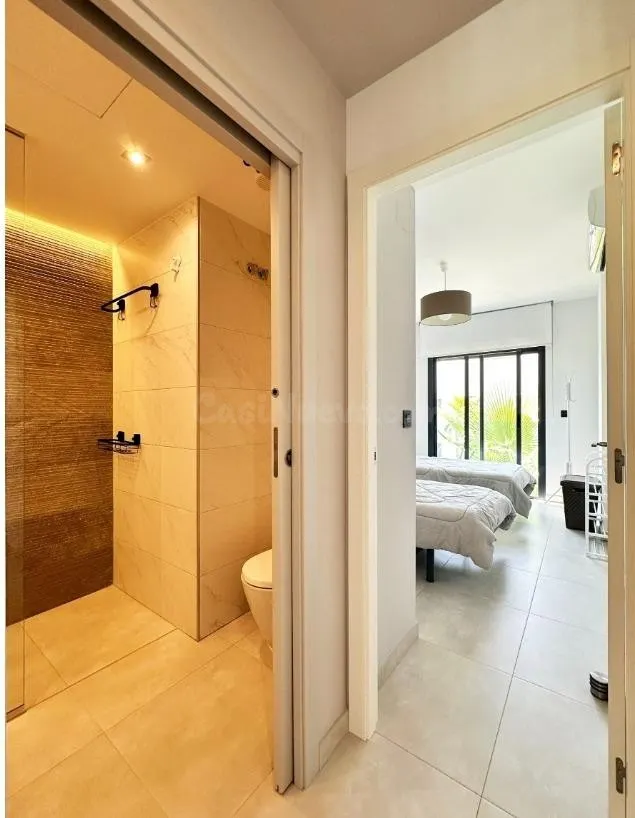 Se vende ático de 2 dormitorios en la primera planta con solárium privado en Oasis Beach XII, El Raso, Guardamar del Segura — 26