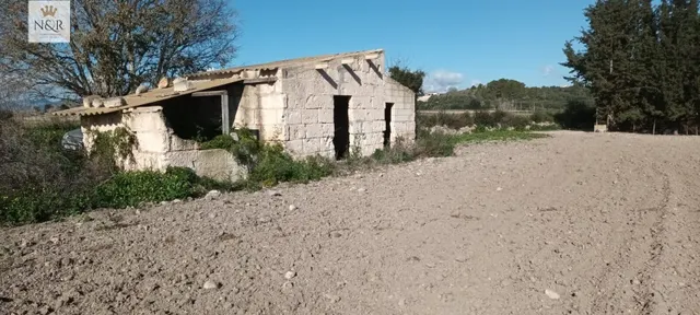 FINCA RÚSTICA CON CASETA Y AGUA - foto 2