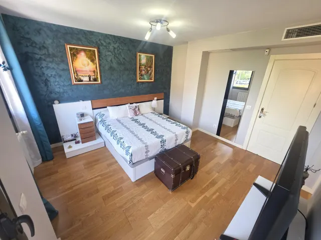 Chalet de esquina en zona hospital — 41