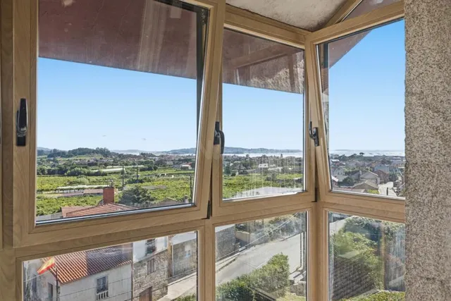 UNA JOYA EN PIEDRA GALLEGA EN EL CORAZÓN DE LAS RÍAS BAIXAS. 407 m2 construidos | Parcela: 1.626 m2 | Dormitorios: 4 | Baños: 3 — 36