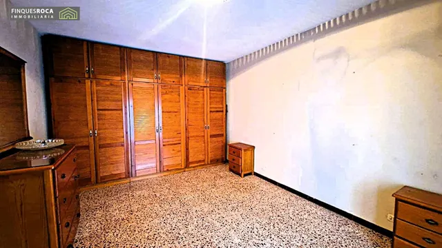 PISO GRANDE MUY CENTRICO PARA REFORMAR — 11