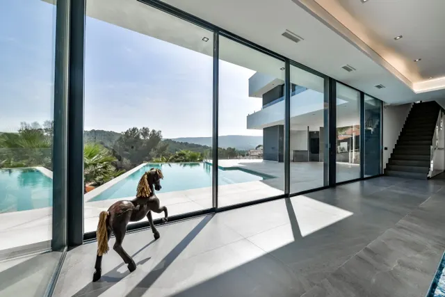 Impresionante villa moderna en una ubicación privilegiada con vistas al mar — 33