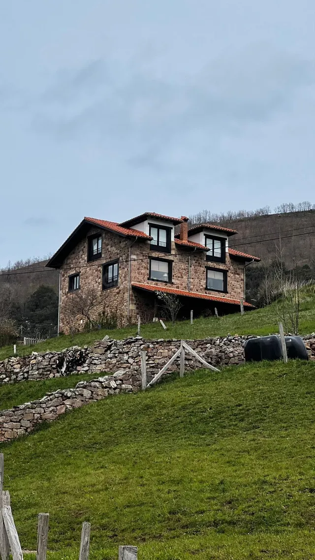 Casa de piedra en Piñeres, Cantabria