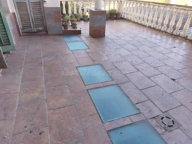 Casa zona La Parada con muchas posibilidades — 2