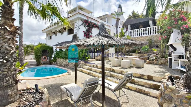 ESPECTACULAR CHALET CON VISTAS AL MAR EN ISLA PLANA – REF 17