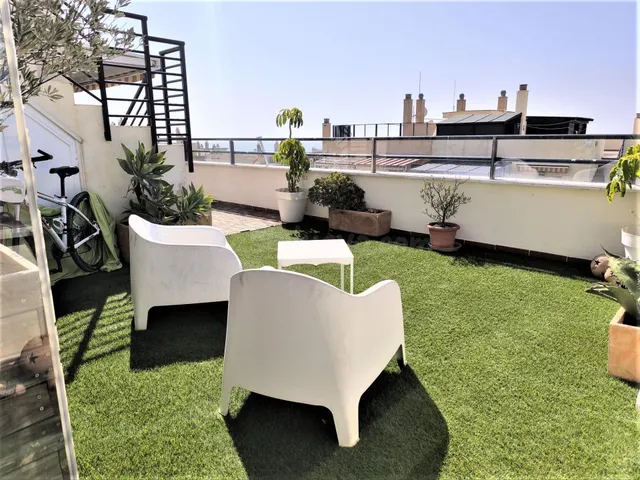 Exclusivo Ático en Venta con Impresionantes Vistas al Mar y 