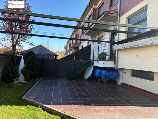 CHALET PAREADO  PRÓXIMO A ESPACIO LEÓN — 33