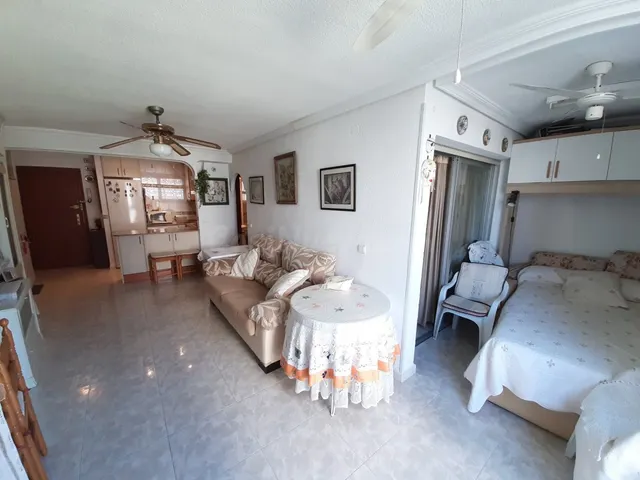 Apartamento de un dormitorio, baño y aseo en 2ª línea playa  - foto 5
