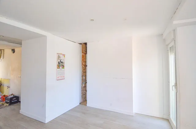 Urbis te ofrece un piso y estudio en venta en zona Salas Bajas, Salamanca. — 3