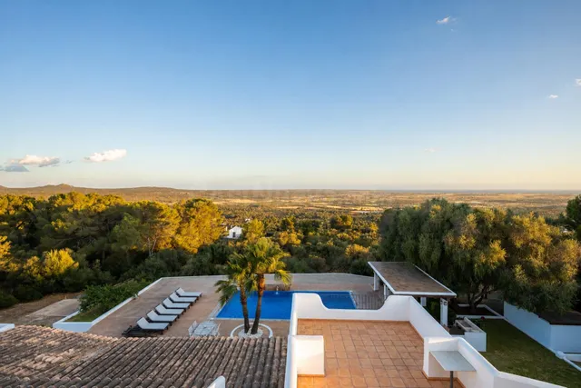 Exclusiva villa de lujo con torreón de inspiración ibicenca  - foto 3