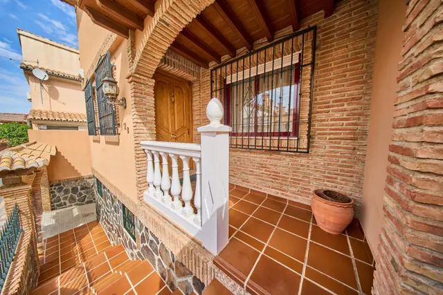 Espacio, calidez y terrazas para disfrutar: una casa con personalidad en Churriana de la Vega — 37