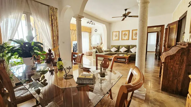 Encantador Chalet de 2 Plantas con Amplios Espacios y Terrazas — 20
