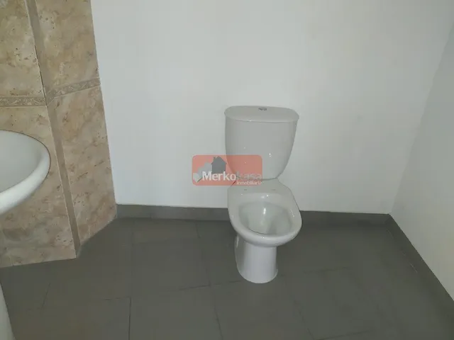 SE VENDE BAJO COMERCIAL ACONDICIONADO — 6