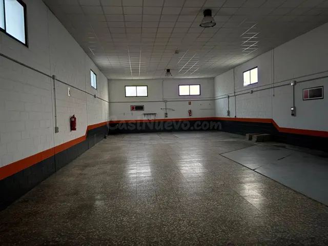 NAVE INDEPENDIENTE DIÁFANA DE 350M2 — 2