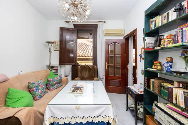 GRAN PISO EN PLAZA DEL CARMEN FRENTE AL AYUNTAMIENTO. — 21