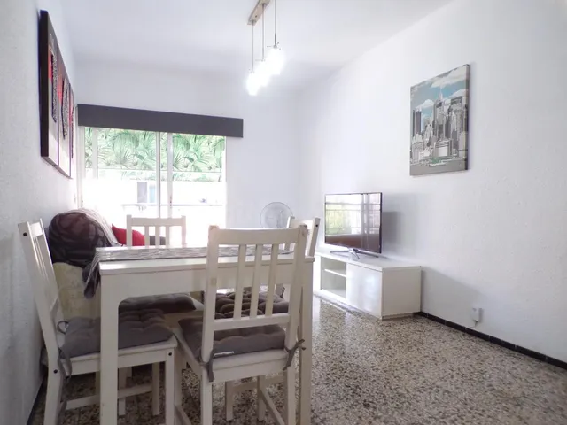 PISO EN ALQUILER DE CUATRO DORMITORIOS SEMIAMUEBLADO - foto 4