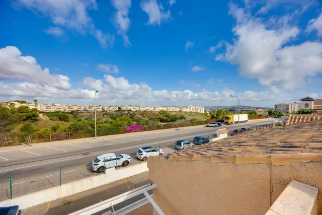 Bungalow planta alta de 3 dormitorios con piscina y plaza de garaje comunitaria. — 29