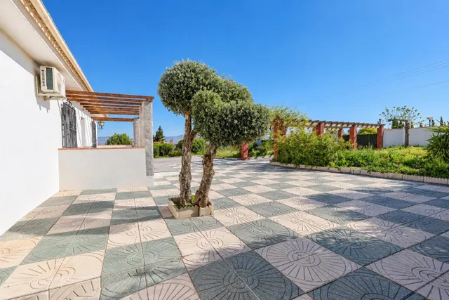 Casa reformada con piscina en parcela de 2.500 m2 (urbano y rústico) — 18