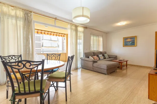 Vivienda amplia en Residencial Isla Tabarca — 2
