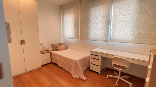 Villa independiente de dos plantas con solárium y piscina privada. — 20