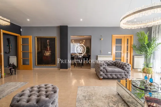 Chalet en venta con ascensor, piscina y grandes espacios en Canet de Mar — 7