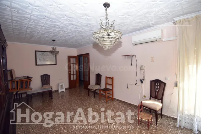 SEMIREFORMADO EXTERIOR DE CUATRO DORMITORIOS CON ASCENSOR, G
