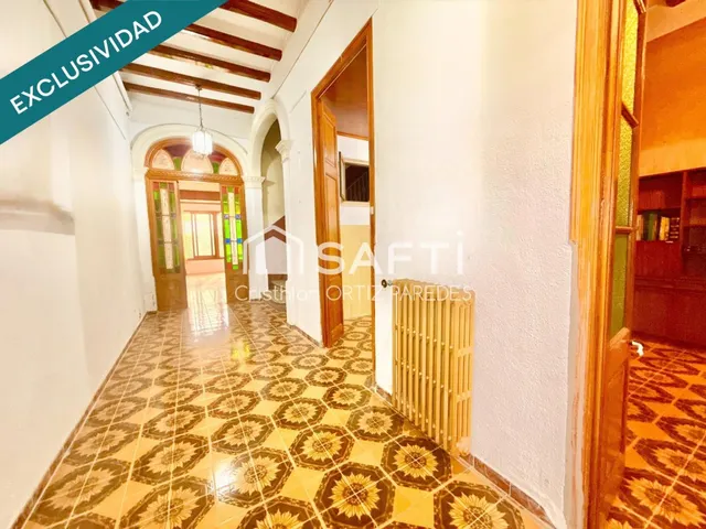 Se vende gran propiedad  para reforma completa. — 17