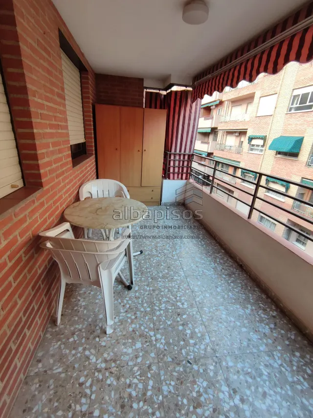 PISO DE CUATRO habitaciones SIN ASCENSOR. MUY BUENA ZONA — 29