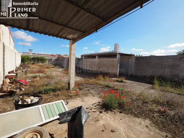 Se vende solar de 398 metros cuadrados y 12 metros de fachad - foto 2