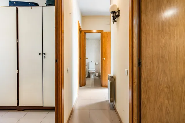 Piso 77m2., 3 Dormitorios, 2 Baños. Exterior con Patio y Ascensor. — 26