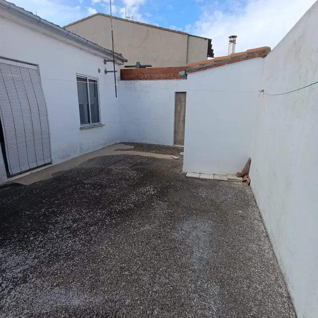CASA PARA ENTRAR A VIVIR CON PATIO — 24