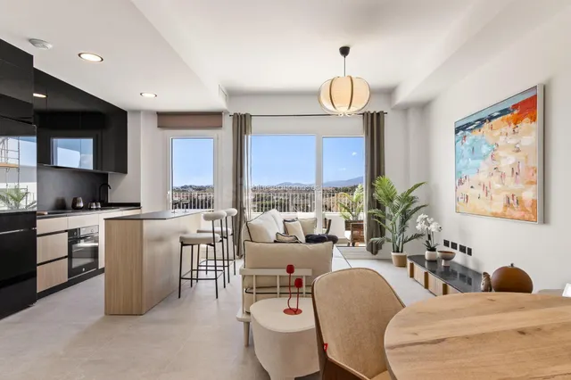 Venta de piso con tres dormitorios en Fuengirola, Málaga, Co