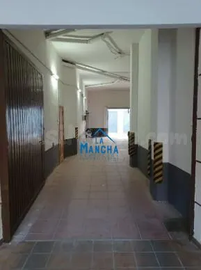 INMOBILIARIA LA MANCHA VENDE PLAZA DE GARAJE EN EL CENTRO DE - foto 2