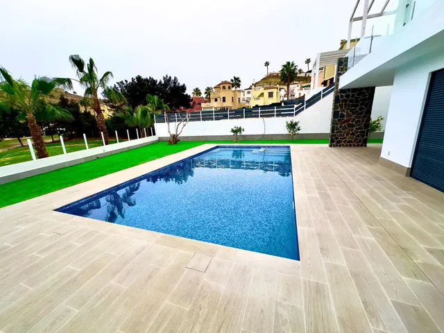 PRECIOSA VILLA CON VISTAS AL CAMPO DE GOLF EN CIUDAD QUESADA - foto 5