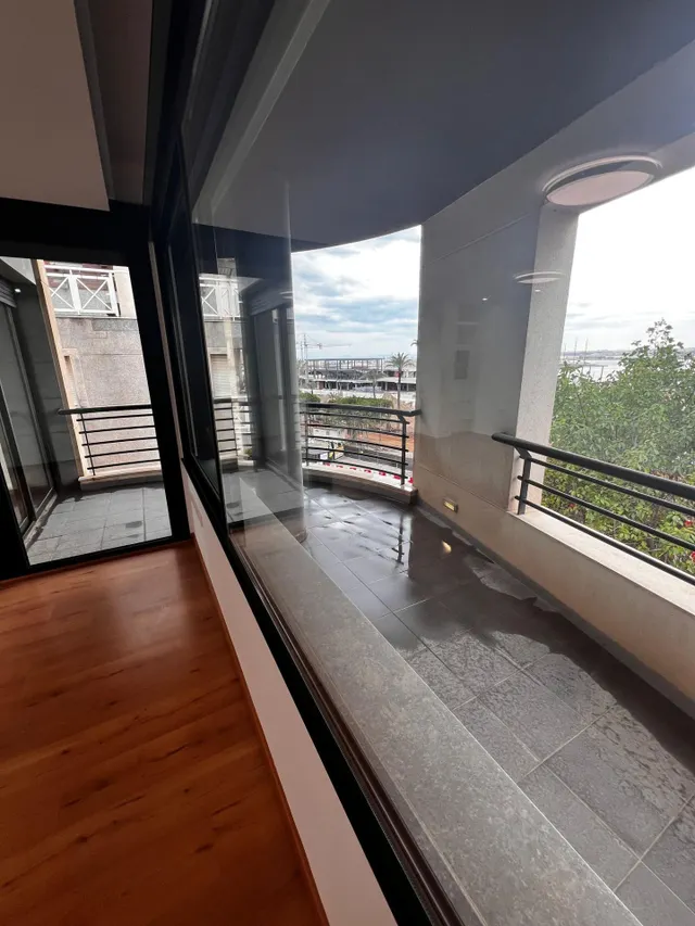 Amplio piso en alquiler en Torrevieja – 3 habitaciones, terraza y garaje incluido — 4