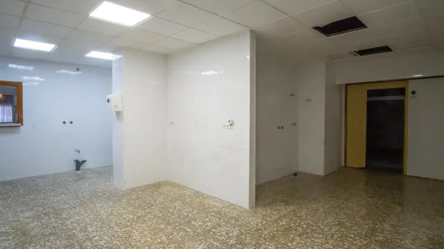 Local Comercial en Avd. de Madrid. — 7