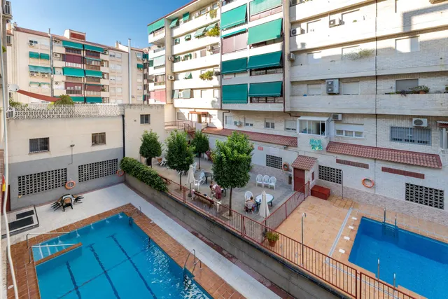 Amplio piso de 4 dormitorios en la prestigiosa urbanización Jardín de la Reina. Garaje y trastero — 13