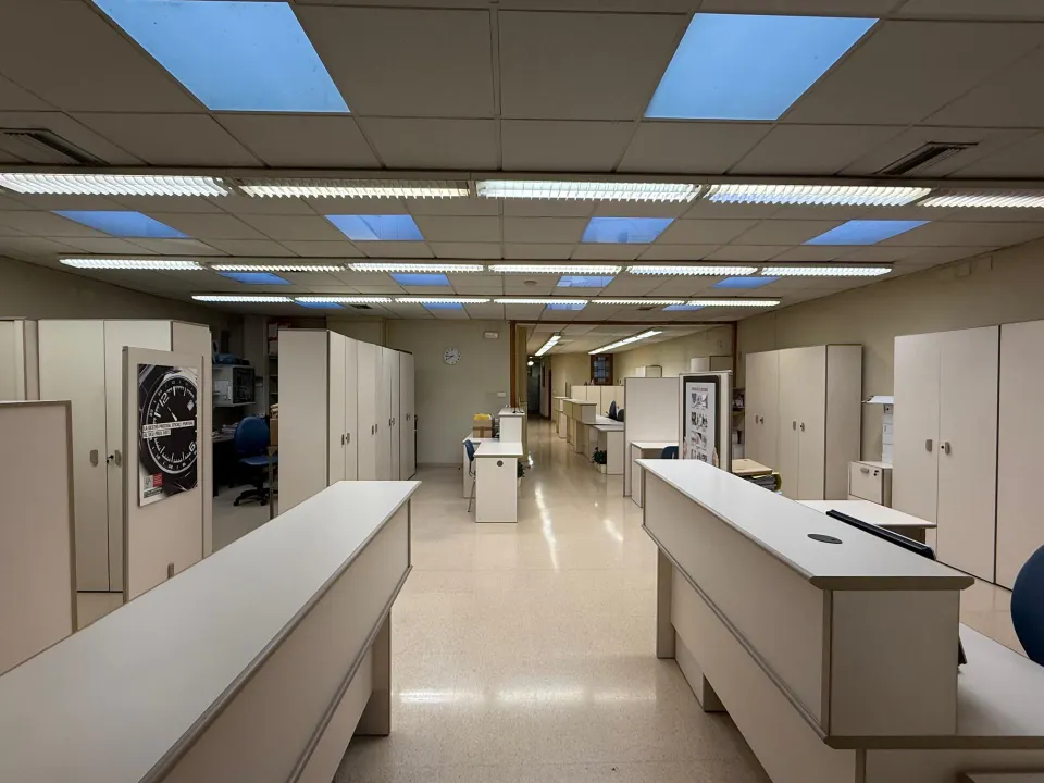 LOCAL IDEAL PARA OFICINAS AL CENTRO DE IGUALADA!!!