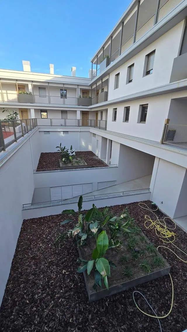 Piso nuevo a estrenar, con terraza, pk, trastero, ascensor y patio comunitario. Súper céntrico. — 23