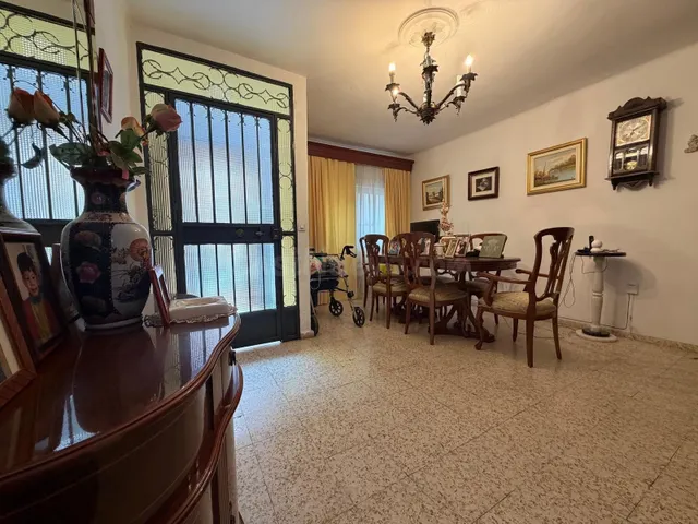 Casa en venta en La Puebla del Río – Vivienda en planta baja con patio y azotea. — 2