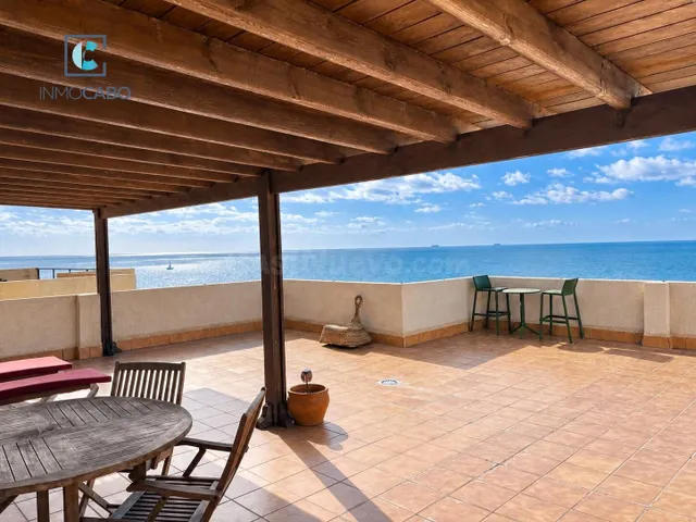 VIVIENDA CON TERRAZA, VISTAS AL MAR Y GARAJE EN LAS ROCALLAS - foto 3