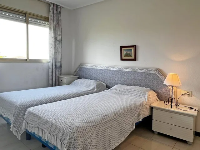 Vive frente al mar en Miami Platja: un hogar temporal con encanto y comodidad — 13